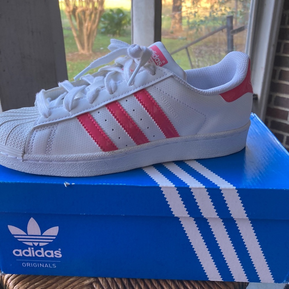 Adidas pink and White shell toe